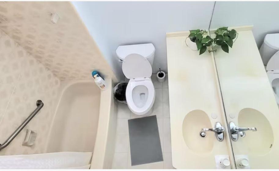 تورونتو Queen Bedroom With Private Washroom Near 401, 404, Dvp, Markham, North York, Free Parking المظهر الخارجي الصورة